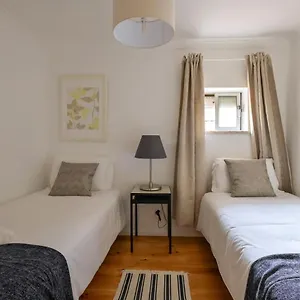 downtown-santana-apartments.hotels-lisbon-portugal.com/